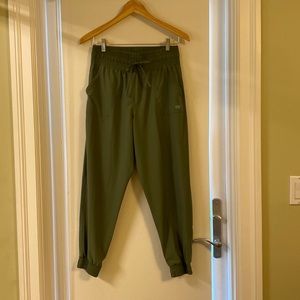 Albion destination joggers, petite M, sage